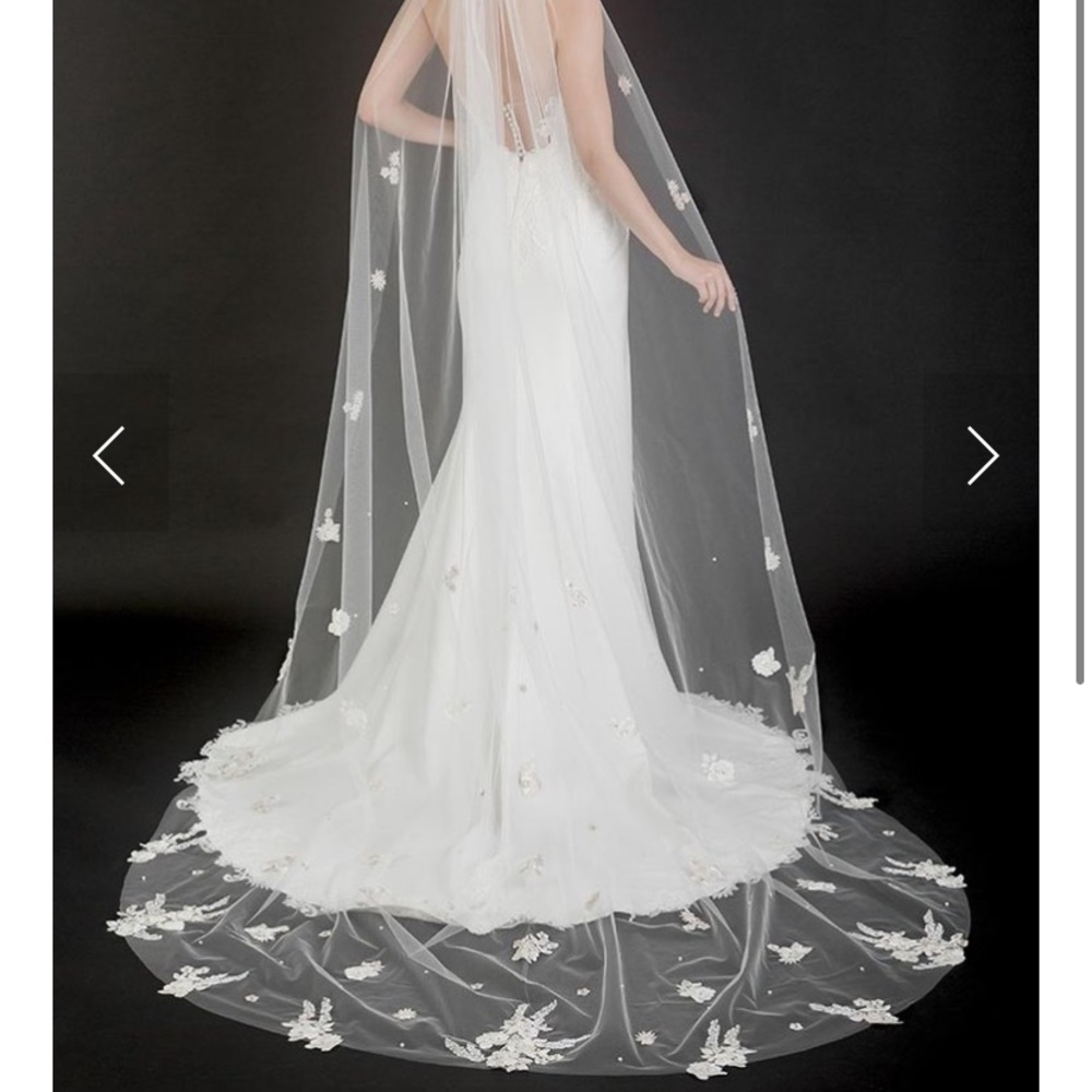 Bel Aire Bridal Veils V7604C Tier Cut Edge Cathedral Length with Lace Flowers.